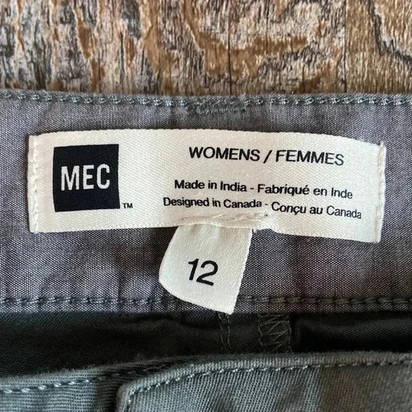 MEC | Bermuda Shorts - Picture 2 of 6